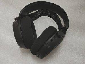 Arctis 7 vs. Arctis 9: A Detailed Head-to-Head Comparison 1 Understanding the Arctis Series